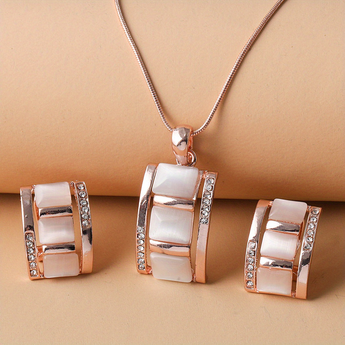 Roseliah | Vrouwen elegante sieradenset met opaal en strass | Roségoud & Wit