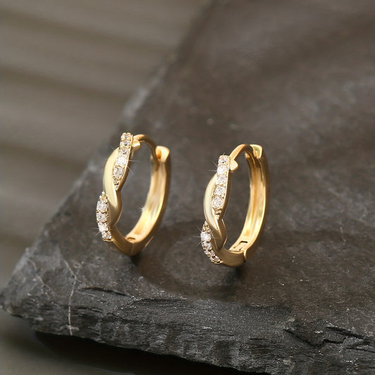 Lunarya | Vrouwen elegante gedraaide oorringen met zirkonia | Goudgeel