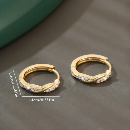 Lunarya | Vrouwen elegante gedraaide oorringen met zirkonia | Goudgeel