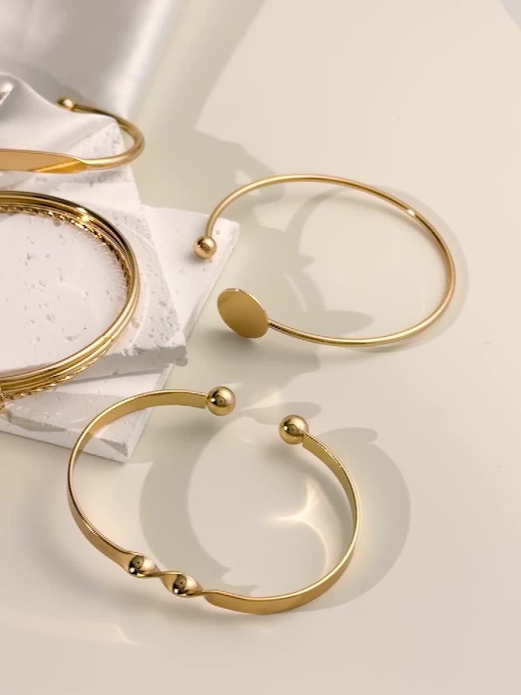 Amelise | Vrouwen minimalistische armbanden set met glanzende geometrie | Goud