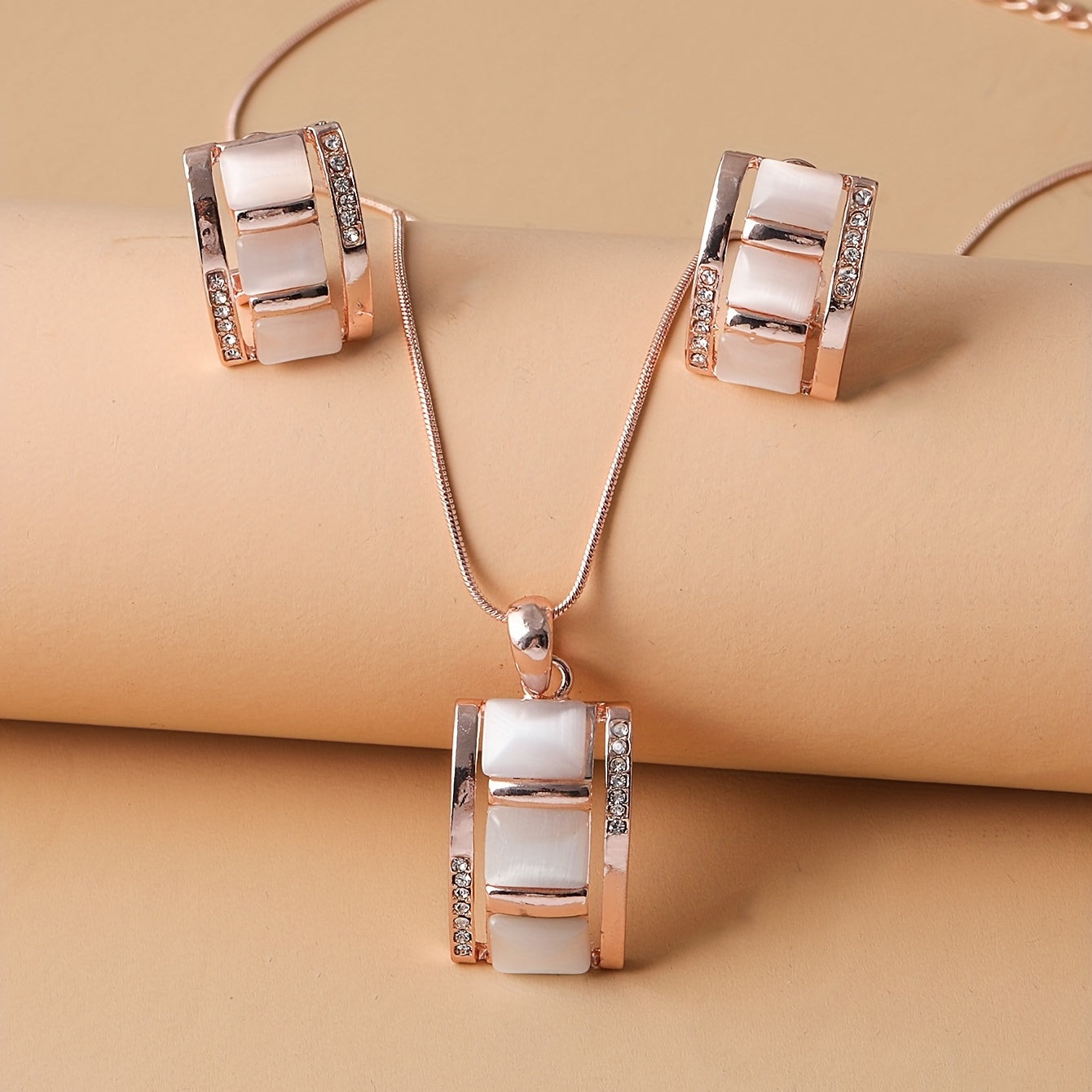 Roseliah | Vrouwen elegante sieradenset met opaal en strass | Roségoud & Wit