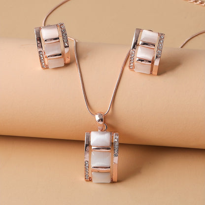 Roseliah | Vrouwen elegante sieradenset met opaal en strass | Roségoud & Wit